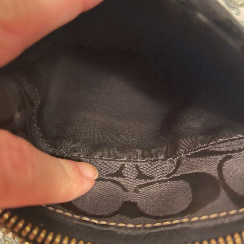 Coach Black Messenger Bag with Contrast Stitching - Picture 4 of 5